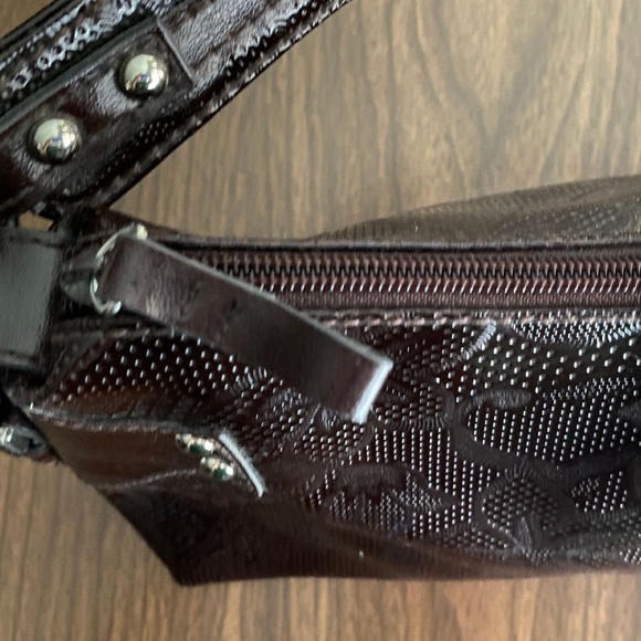 Embossed Flower Shoulder Bag - Picture 2 of 6